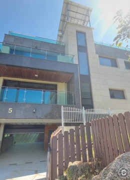 354 River Mansion View